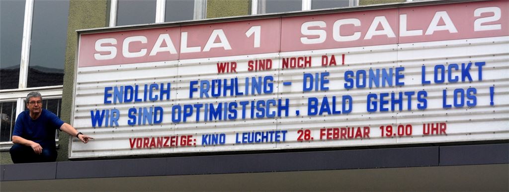 „Kino leuchtet. Für dich.“ heißt es auch bei Joachim Baensch. Das Scala Filmtheater sendet mit über 300 weiteren Kinos im Rahmen einer bundesweiten Aktion ein wichtiges Zeichen. Foto: Stahlfeld