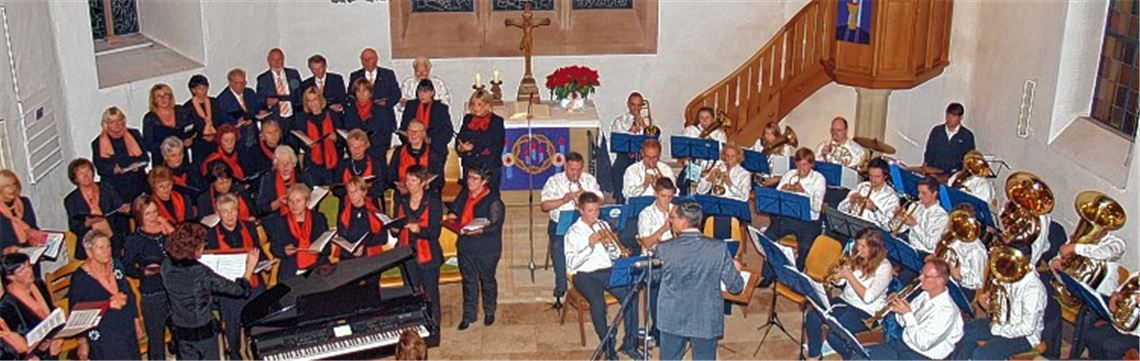 Kirchenchor und Posaunenchor machen mit ihren Vorträgen den Advent auch emotional erlebbar.