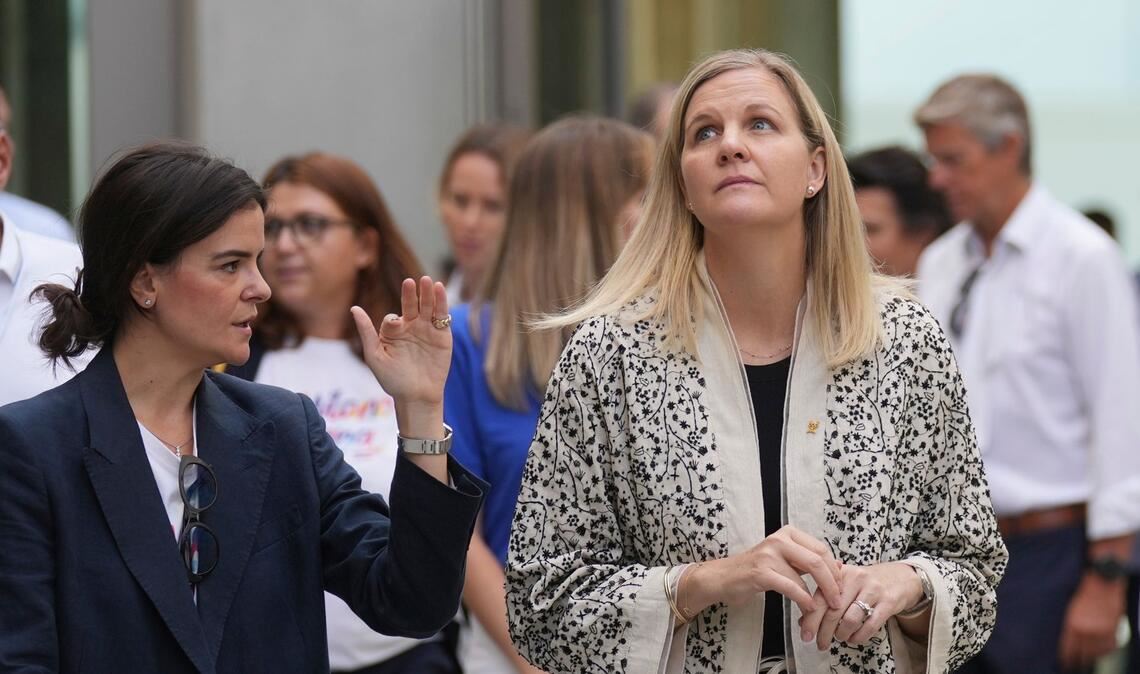 Kirsty Coventry (r) äußert sich zum Start von russischen Athleten bei Winter-Olympia in Italien