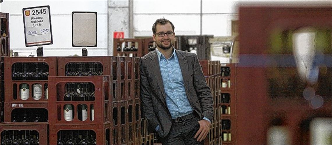 Kistenweise rot, weiß und rosé: Der künftige Geschäftsführer der Genossenschaftskellerei Roßwag-Mühlhausen, Christian Kasier, blickt optimistisch in die Zukunft. 