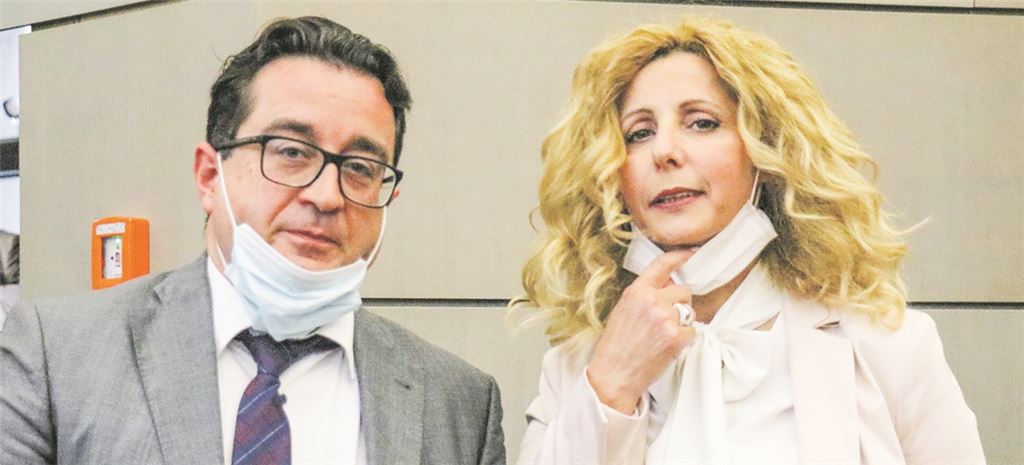 Klägerin Pavica Vojnovic aus Mühlacker und ihr Anwalt Tomislav Cunovic haben den Verwaltungsrichtern erklärt, warum sie auf Gebete direkt vor der Pro-Familia-Beratungsstelle pochen. Wewoda