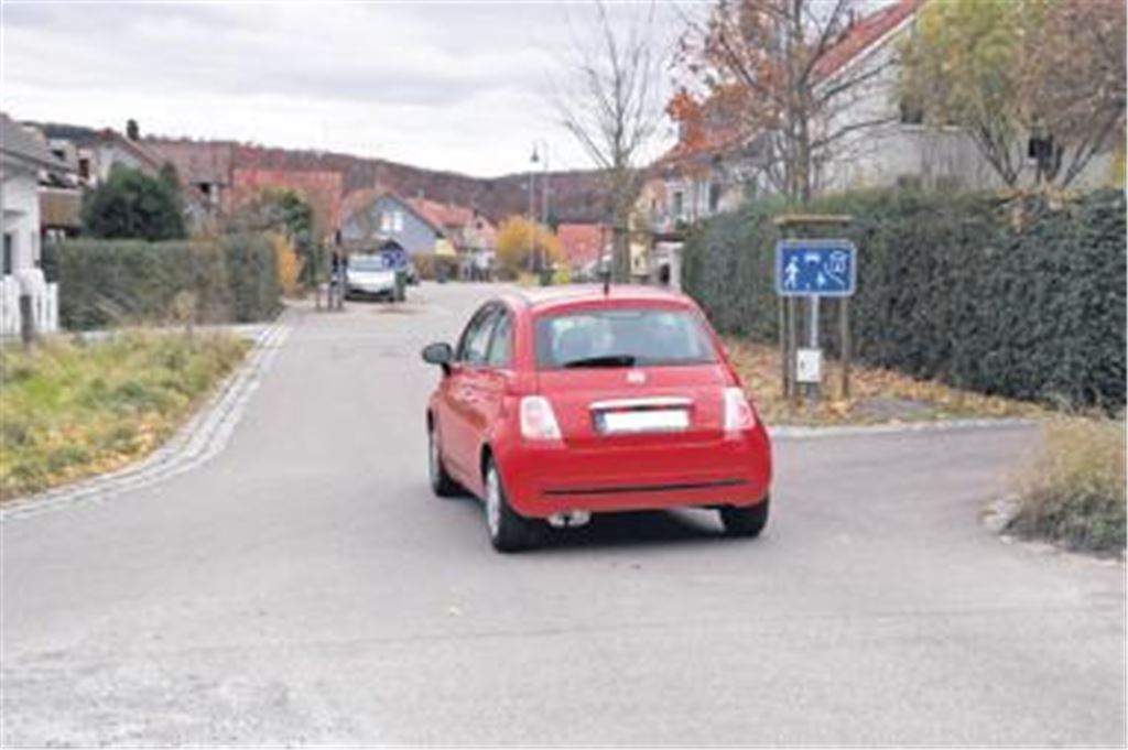 Klagen über Raser: Nach dem Wunsch der Anwohner soll der Verkehr ins Wohngebiet Hagen zusätzlich ausgebremst werden. 
Foto: Franz