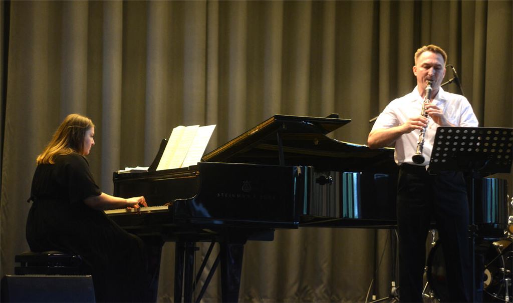 Klarinettist Sergii Svintsitskyi und Pianistin Elena Ivchenko im Uhlandbau. Foto: Stahlfeld