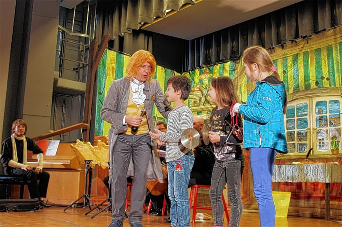 Klassik zum Mitmachen erleben 500 Schüler bei den Aufführungen im Uhlandbau.