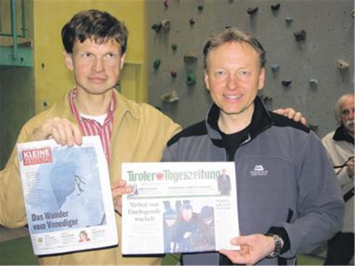 Klaus Arnold (li.) und Alexander Uhlig berichten, wie sie und zwei weitere Bergsteiger gerettet worden sind. Foto: Ochs