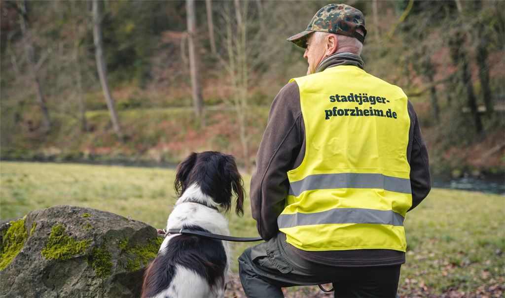 Klaus-Peter Schliffka und sein treuer Jagdbegleiter Charlie. Foto: privat