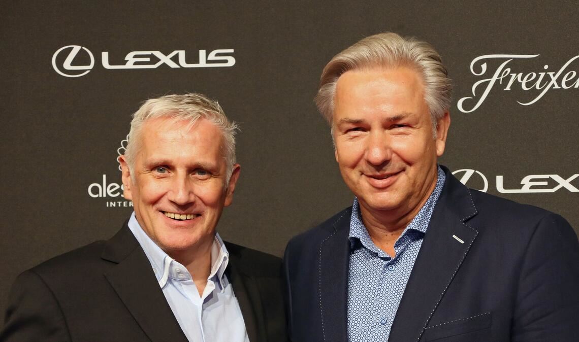 Klaus Wowereit und sein langjähriger Partner Jörn Kubicki im Jahr 2015. Kubicki starb 2020. (Archivbild)