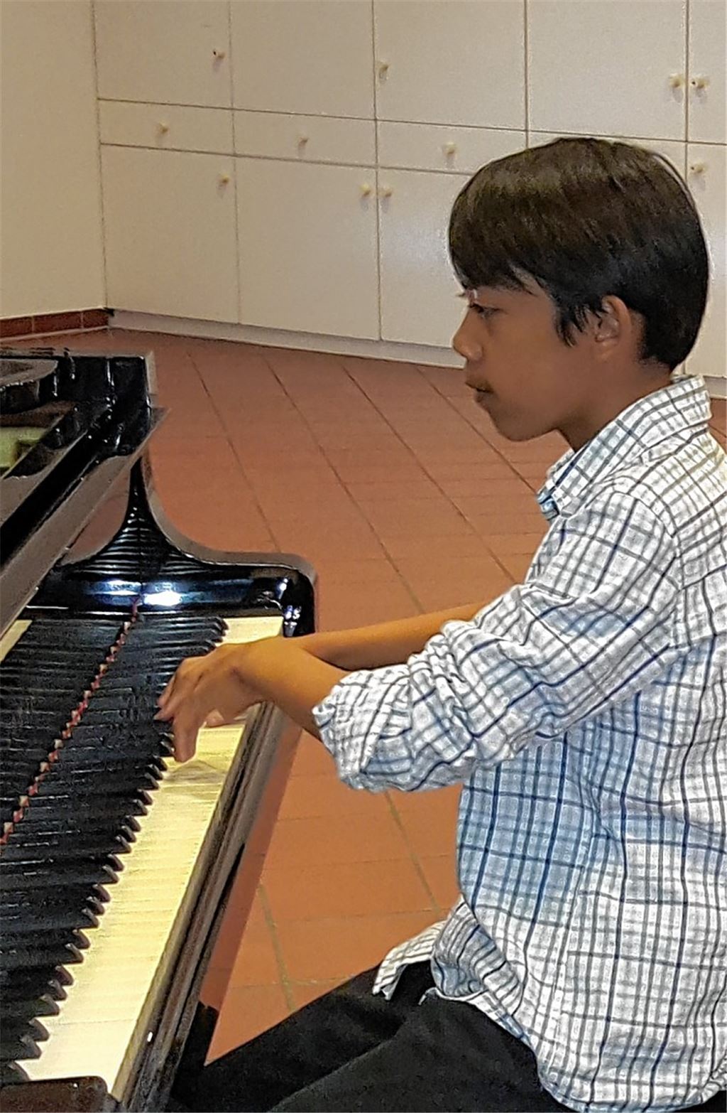 Junger Pianist eröffnet Konzert