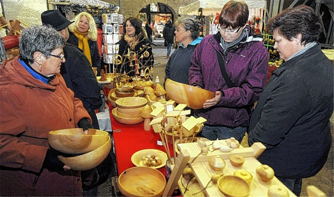 Klein, aber fein: Der Weihnachtsmarkt des Vereins Kunst und Kultur in der Freudensteiner Kelter lädt zum Bummeln ein.