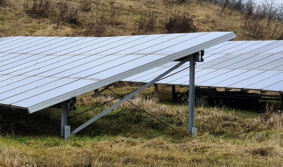 Stadt schafft Präzedenzfall Kleine Freiflächensolaranlagen können von Privatleuten auf ihren Grundstücken meist gar nicht so einfach errichtet werden. Symbolfoto: Archiv