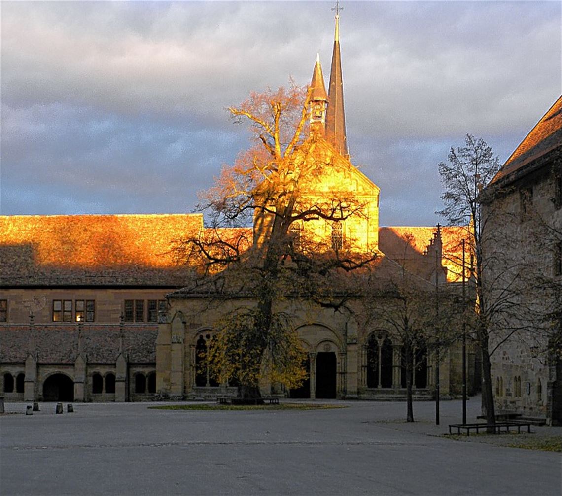 Kloster im Winterlicht.