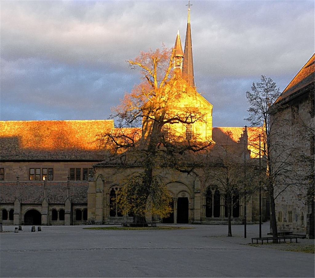 Kloster im Winterlicht.