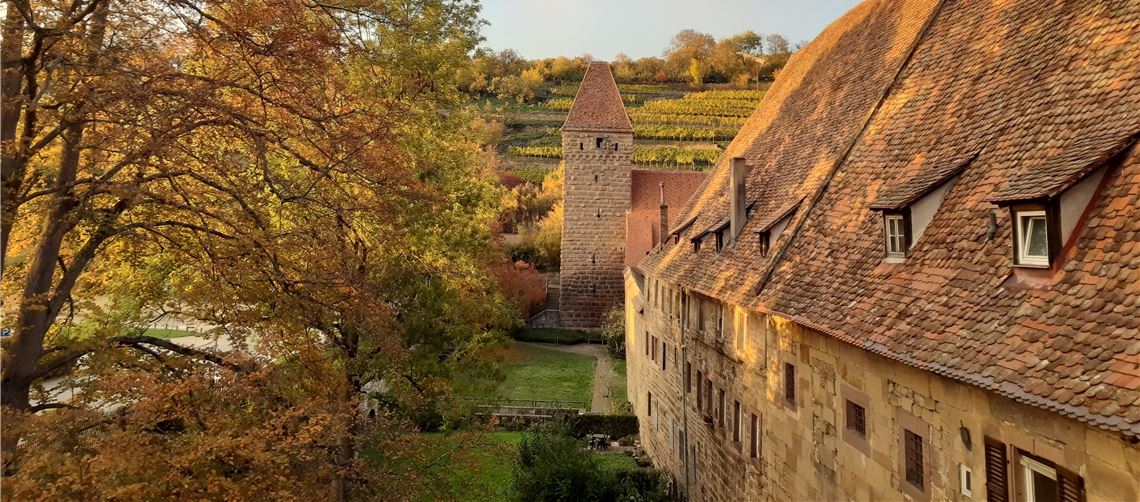 Kloster in herbstlicher Pracht