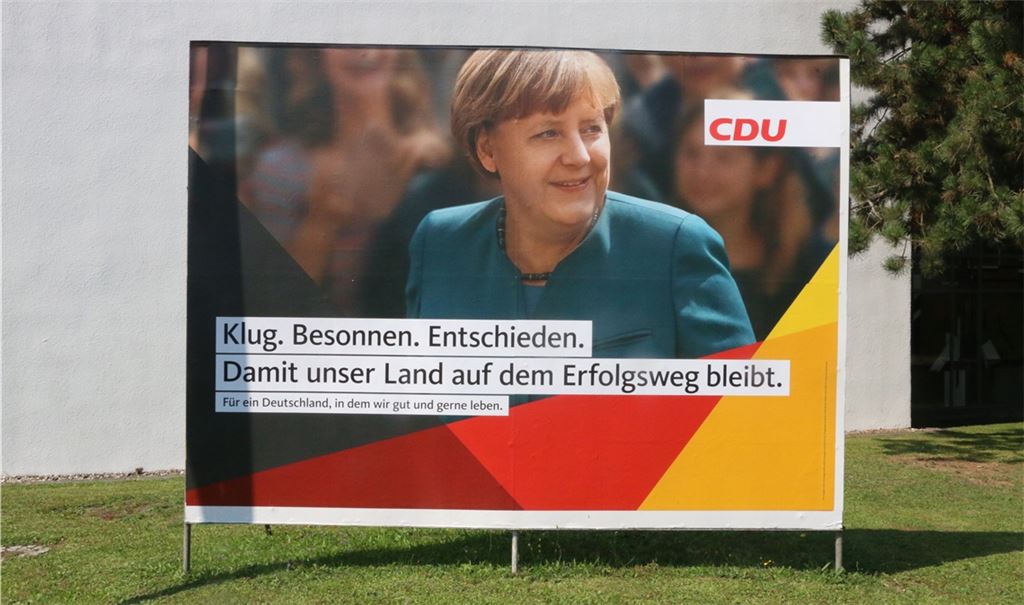 Klug, besonnen, entschieden – diese Attribute, die auf einem Wahlplakat von 2017 Angela Merkel bescheinigt werden, wünschen sich die CDU-Mitglieder auch für die Wahl des Kanzlerkandidaten, die sich in dieser Woche zunehmend zu einer internen Zerreißprobe entwickelt hat. Archivfoto: Sadler