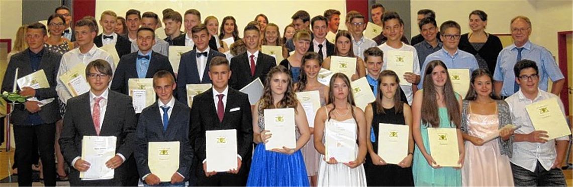 Spitzenboote verlassen den Hafen