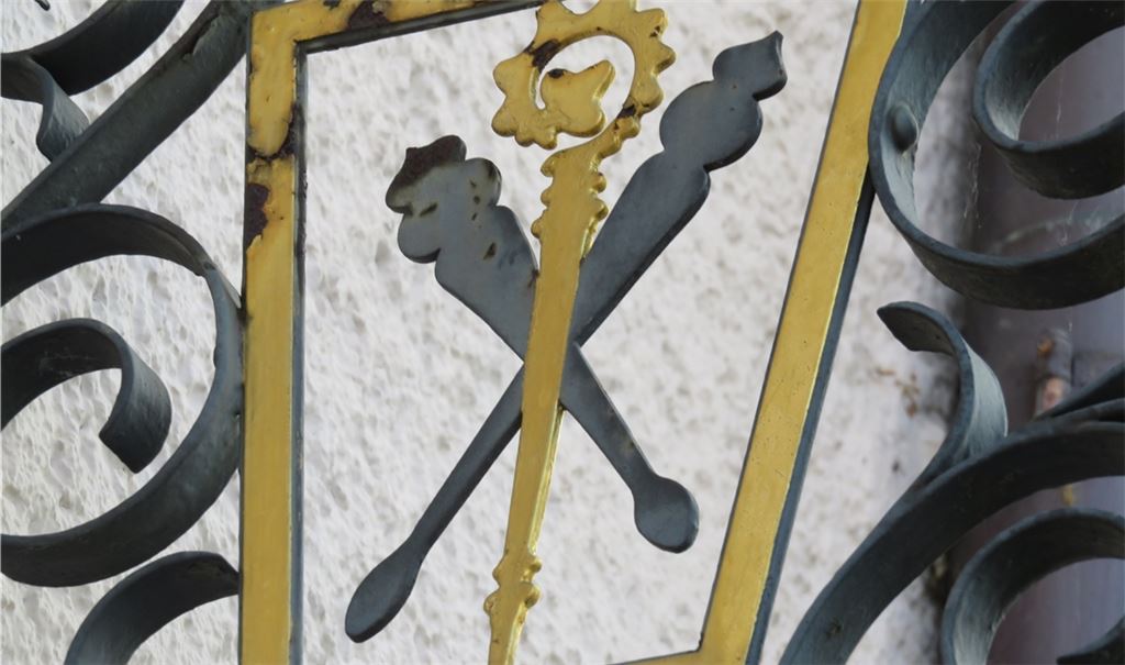 Knittlingen – hier ein am Rathaus angebrachtes Wappen – hat eine reiche Historie. Nun geht es darum, die Weichen für die Zukunft zu stellen. Archivfoto: Becker