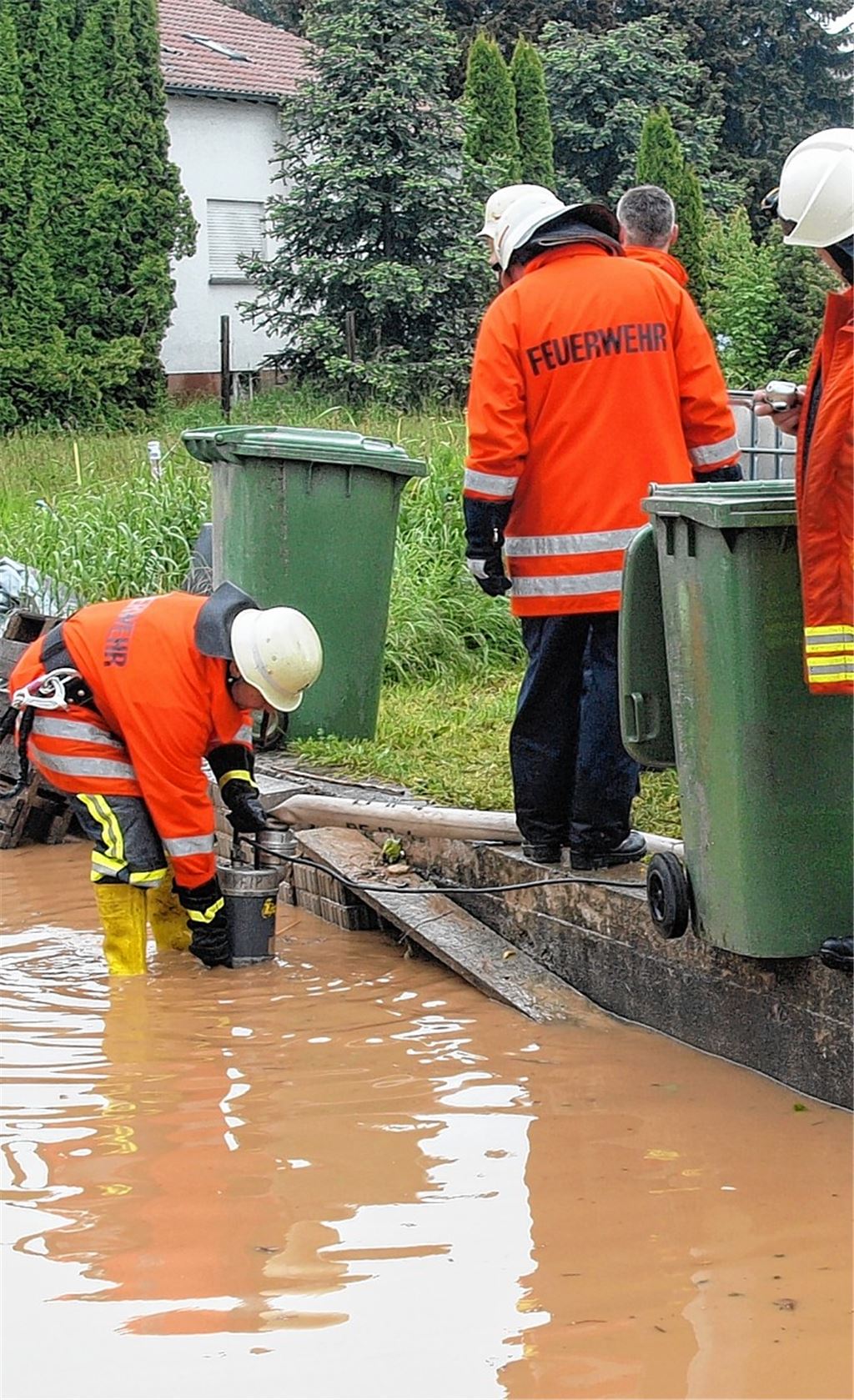 Knöcheltief im Wasser: Erinnerungen ans Hochwasser.