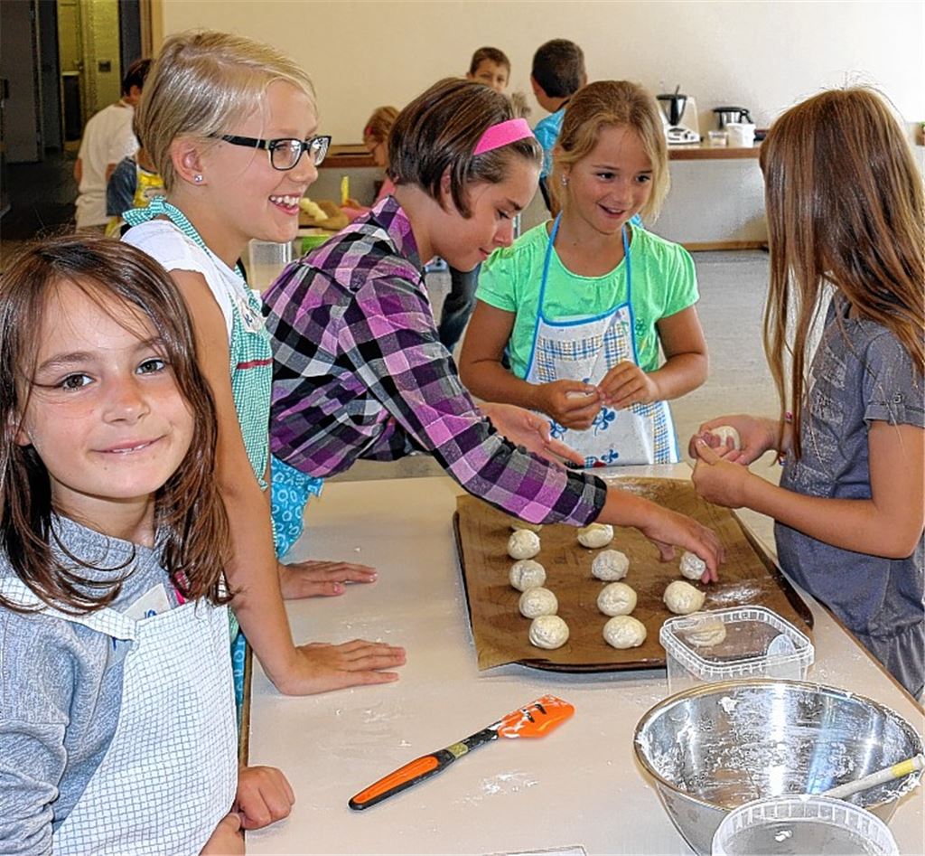 Kochen und Backen macht den Mädchen offernsichtlich viel Spaß. Foto: Wüstner