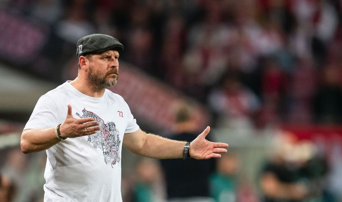 Kölns Trainer Steffen Baumgart reagiert an der Seitenlinie.