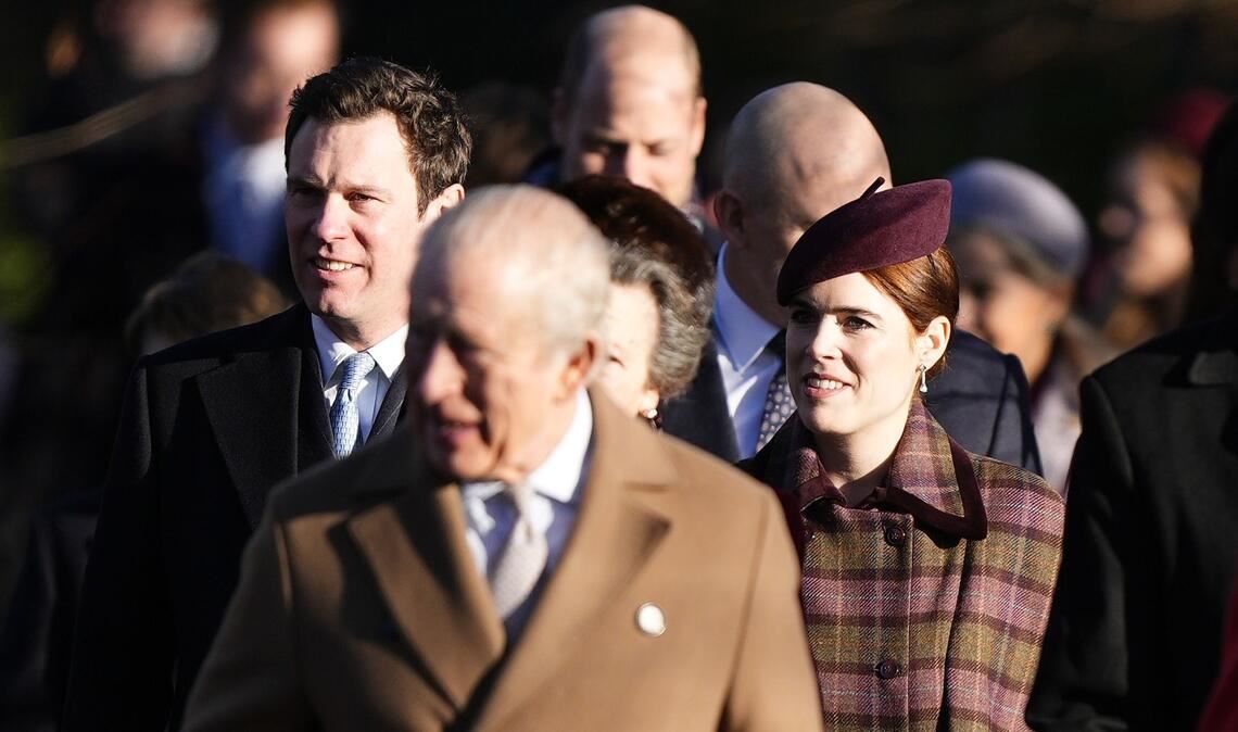 König Charles (Mitte) mit seiner Nichte Prinzessin Eugenie und deren Mann Jack Brooksbank. (Archivbild)