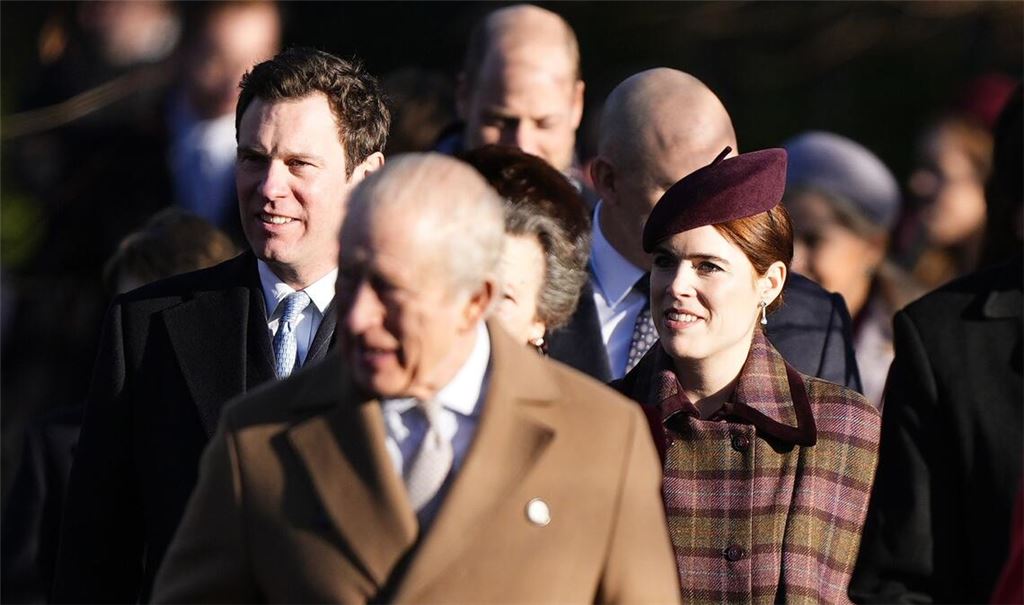 König Charles (Mitte) mit seiner Nichte Prinzessin Eugenie und deren Mann Jack Brooksbank. (Archivbild)