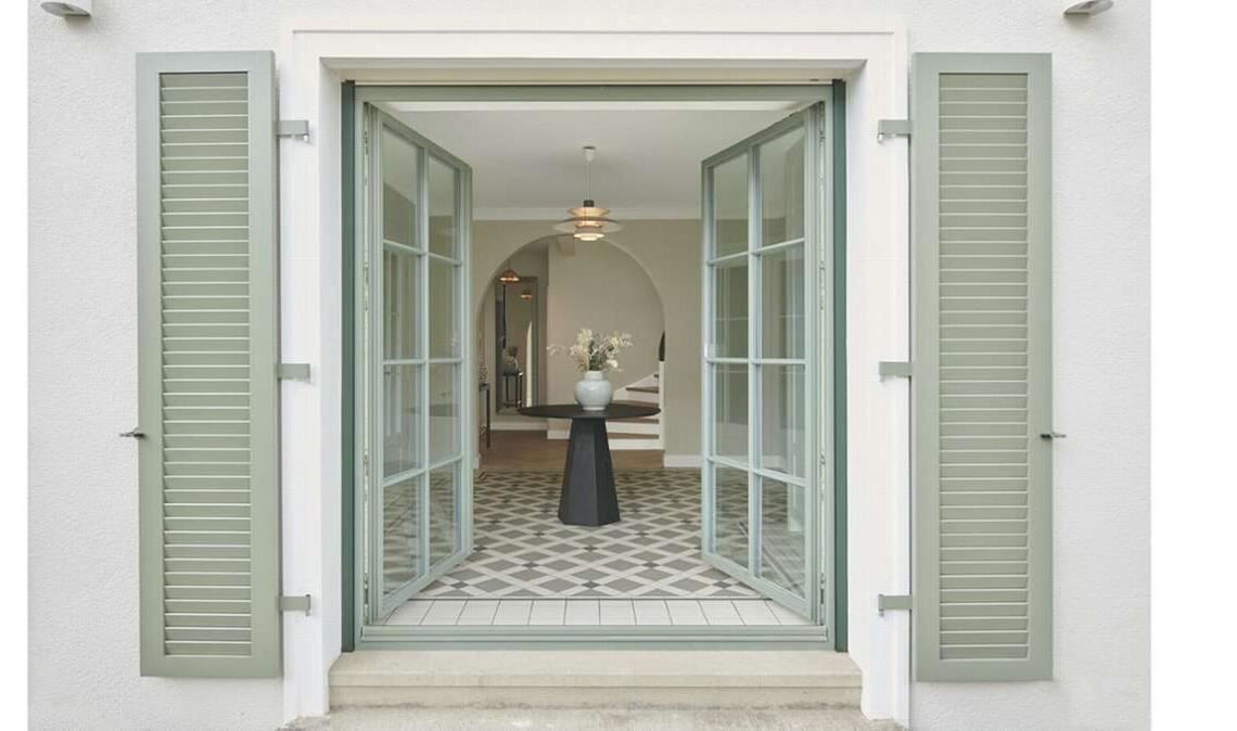 Könnte auch ein Ferienhaus in Südfrankreich sein: die Stuttgarter Kaffeemühle. Das Farbkonzept im Inneren orientiert sich an hellen Naturtönen, die für eine freundliche und einladende Atmosphäre sorgen. Umbauarchitekt war Simon Fehrle von Tennigkeit + Fehrle Architekten.