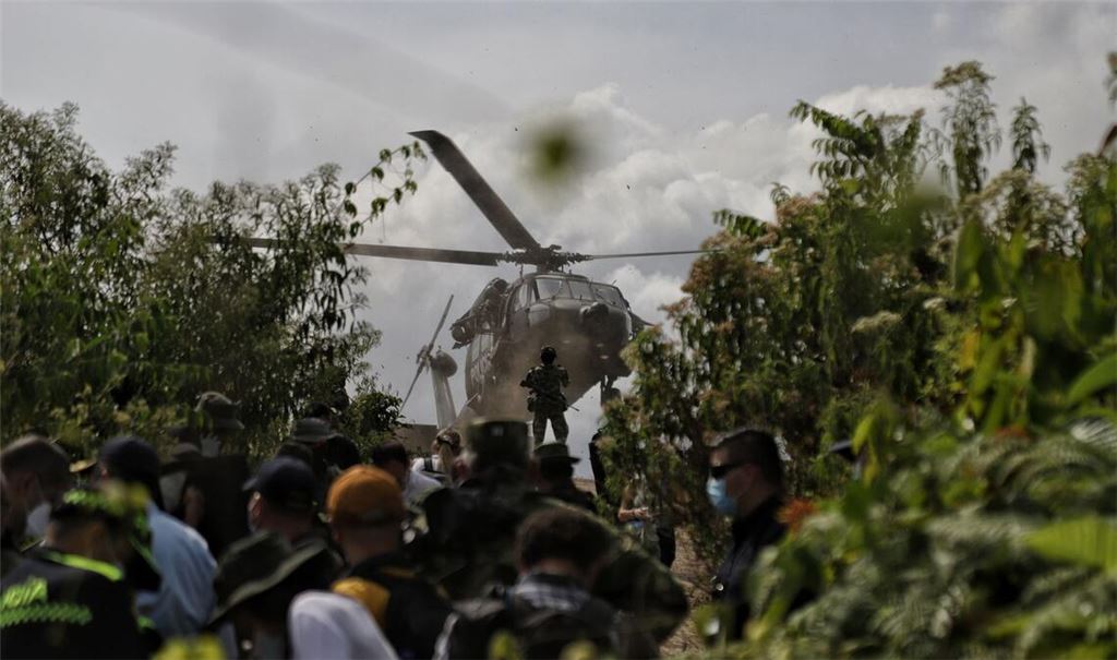 Kolumbiens Polizei hat nahe der Grenze zu Ecuador mehr als eine Tonne Kokain in einem Drogenlabor beschlagnahmt. (Archivbild)