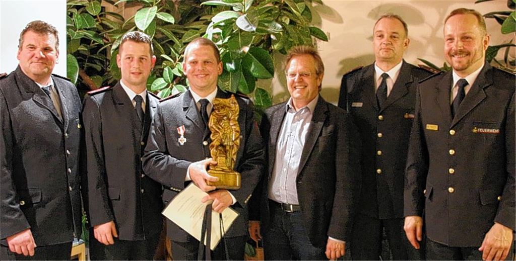 Überflutungen beschäftigten Helfer