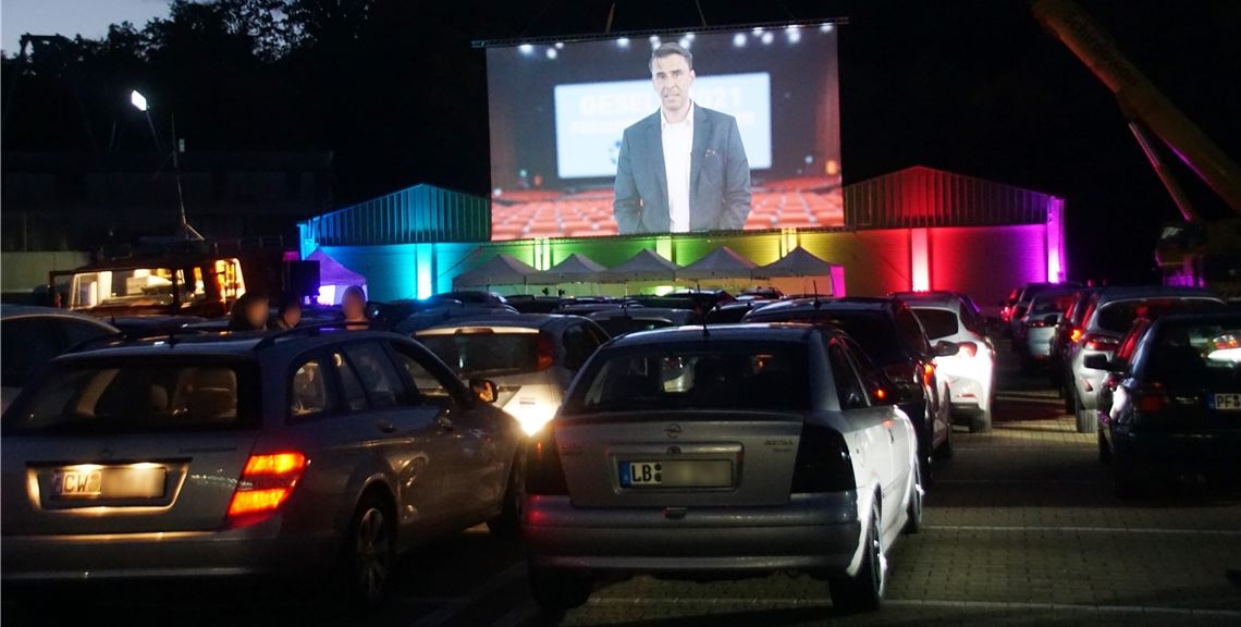 Kommt groß raus: Kreishandwerksmeister Frank Herrmann hat seine Rede aufgezeichnet. Über die große Leinwand wird sie im Autokino ausgestrahlt. Foto: Roller