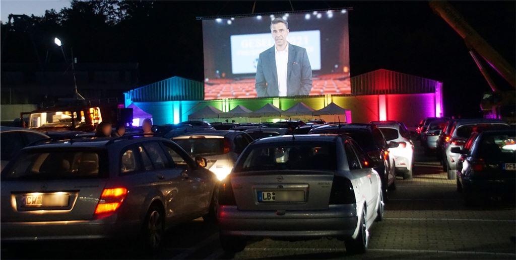 Kommt groß raus: Kreishandwerksmeister Frank Herrmann hat seine Rede aufgezeichnet. Über die große Leinwand wird sie im Autokino ausgestrahlt. Foto: Roller