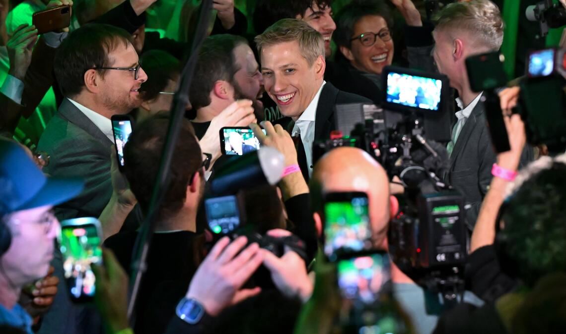 Kommunalwahlen in Bayern: Dominik Krause (Bündnis 90/Die Grünen), Zweiter Bürgermeister von München, kommt zu der Wahlparty Von Bündnis 90/DieGrünen nach der Stichwahl um das Oberbürgermeisteramt in der bayerischen Landeshauptstadt.