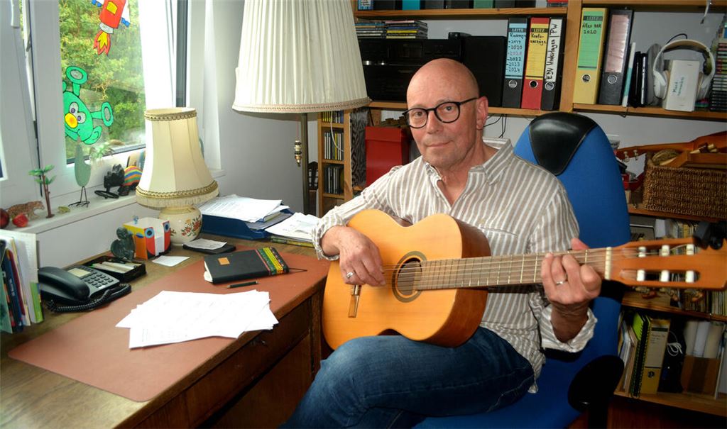 Komponist und Texter: Thomas Knodel aus Illingen hat ein Lied für die Landesgartenschau in Sachsen-Anhalt geschrieben. Fotos: Stahlfeld