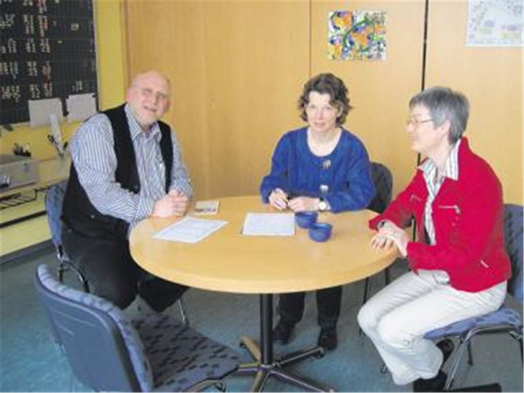 Konrektor Wolfgang Wagner, Rektorin Monika Becker (beide Ötisheim) und die Leiterin der Ulrich-von-Dürrmenz-Schule, Gertrud Pfitzer (re.), planen für das kommende Schuljahr. Foto: p