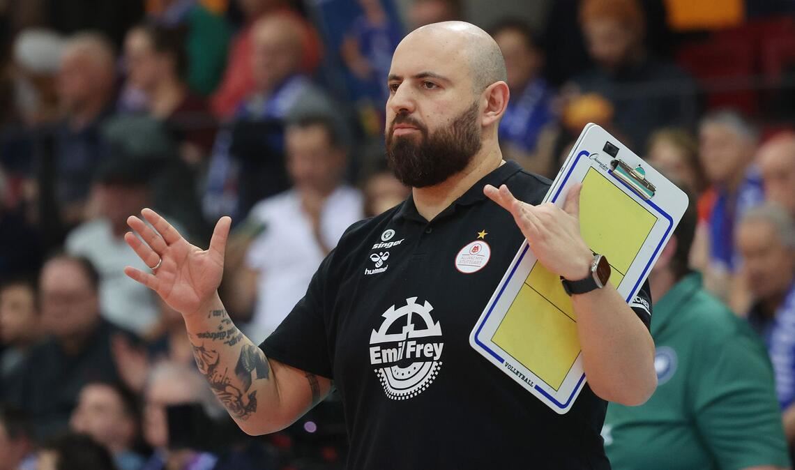 Konstantin Bitter bleibt bei Allianz MTV Stuttgart der wichtigste Mann an der Seitenlinie.