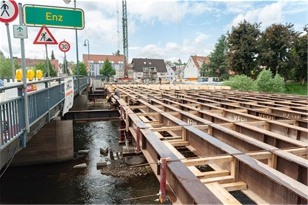 Konstruktives Treffen: Die Gemeinderatsmitglieder, die beim Austausch mit der Karlsruher Regierungspräsidentin Sylvia M. Felder dabei waren, fühlen sich nach dem Vor-Ort-Termin an der Mühlacker Brückenbaustelle gut informiert. Archivfoto: Fotomoment