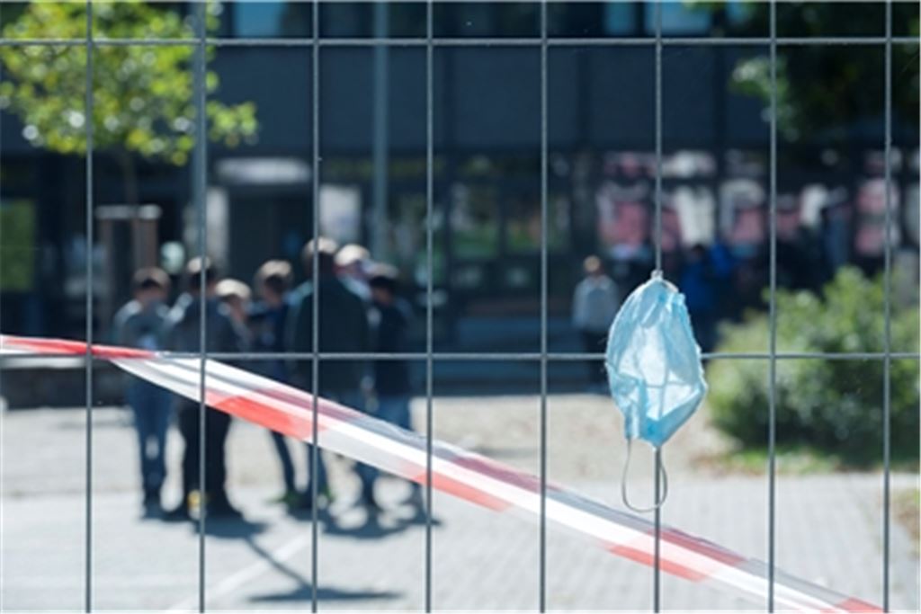 Kontaktverbote und geschlossene Schulen, Lokale, Jugendhäuser und Sportanlagen: In der Ausnahmesituation der Corona-Krise müssen junge Leute auf Vieles verzichten.Archivbild: Fotomoment
