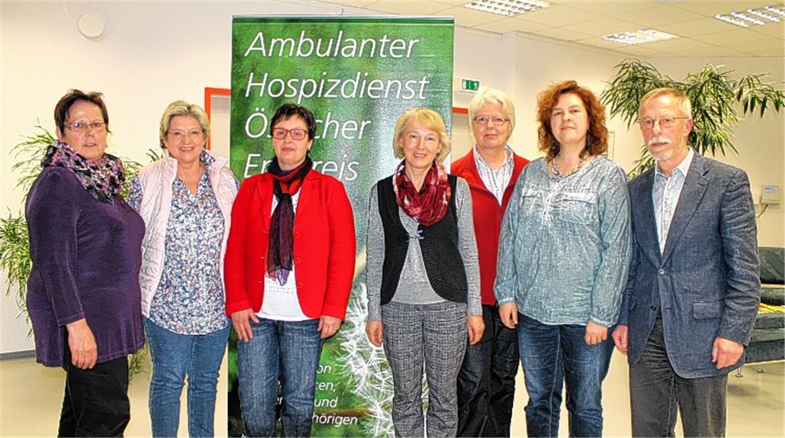 Kontinuität: In der Mitgliederversammlung wird das Führungsteam des ambulanten Hospizdienstes östlicher Enzkreis bestätigt. Rechts der Vorsitzende des Vereins, Dr. Johannes Bastian.
