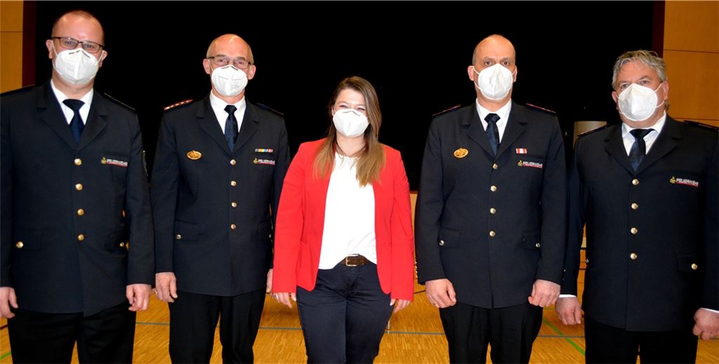 Kontinuität an der Spitze der Sternenfelser Feuerwehr (v. li.): Kreisbrandmeister Carsten Sorg mit dem alten und neuen Gesamtkommandanten Klaus Riekert, Bürgermeisterin Antonia Walch und den ebenfalls gewählten Abteilungskommandanten Marcus Härter und Günter Steinle.Stahlfeld