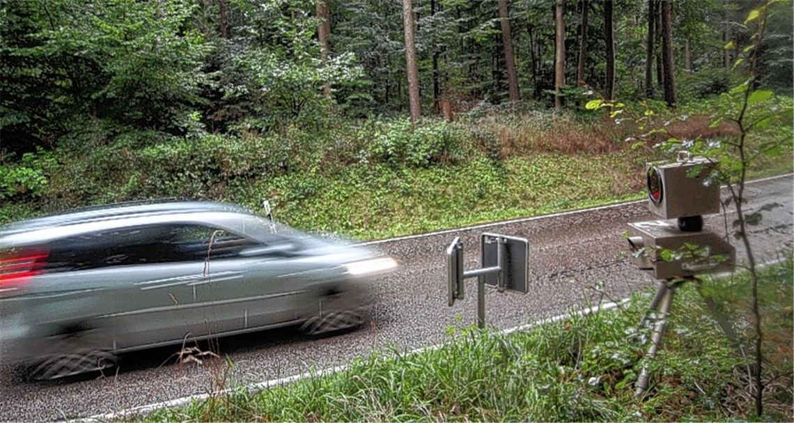Kontrollstelle der Polizei im Plattenwald zwischen Dürrmenz und Pinache.Foto: Fotomoment