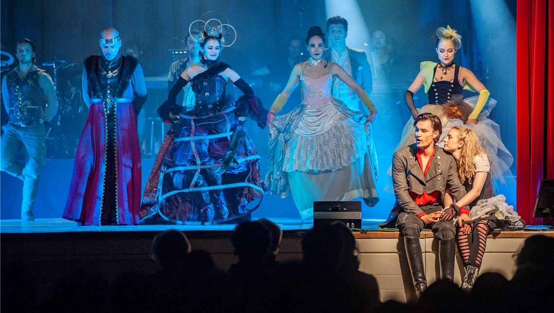 Hamlet als Glücksgriff Konzept, darstellerische Leistungen und die Bühnenoptik passen. Foto: Fotomoment