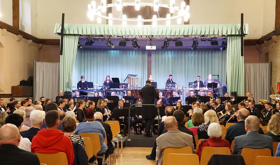 Konzert auf höchstem Niveau: Das Auswahlorchester des Blasmusikverbandes Baden-Württemberg bestätigt beim fünften Auftritt in Maulbronn seinen herausragenden Ruf. Foto: Bastian