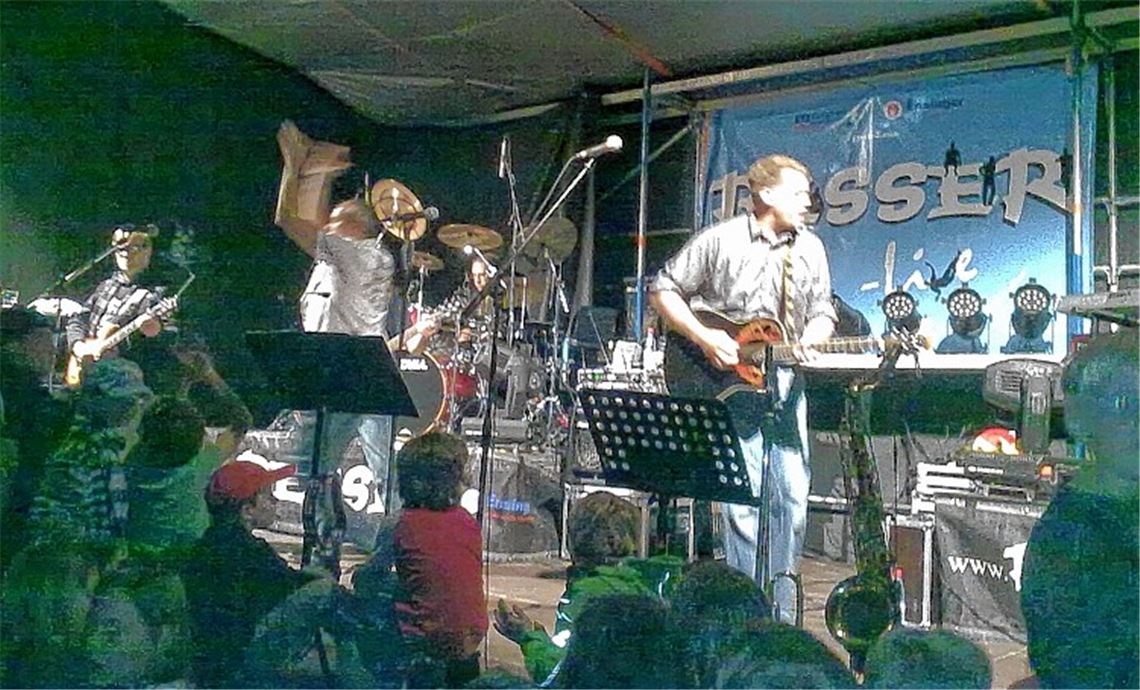 Konzert im Freibad: die Band „Besser“.