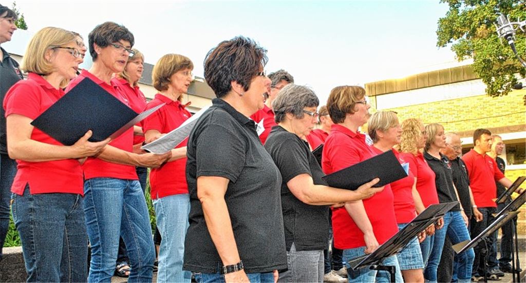 Junge Chöre singen erfolgreich gegen Gewitterwolken an