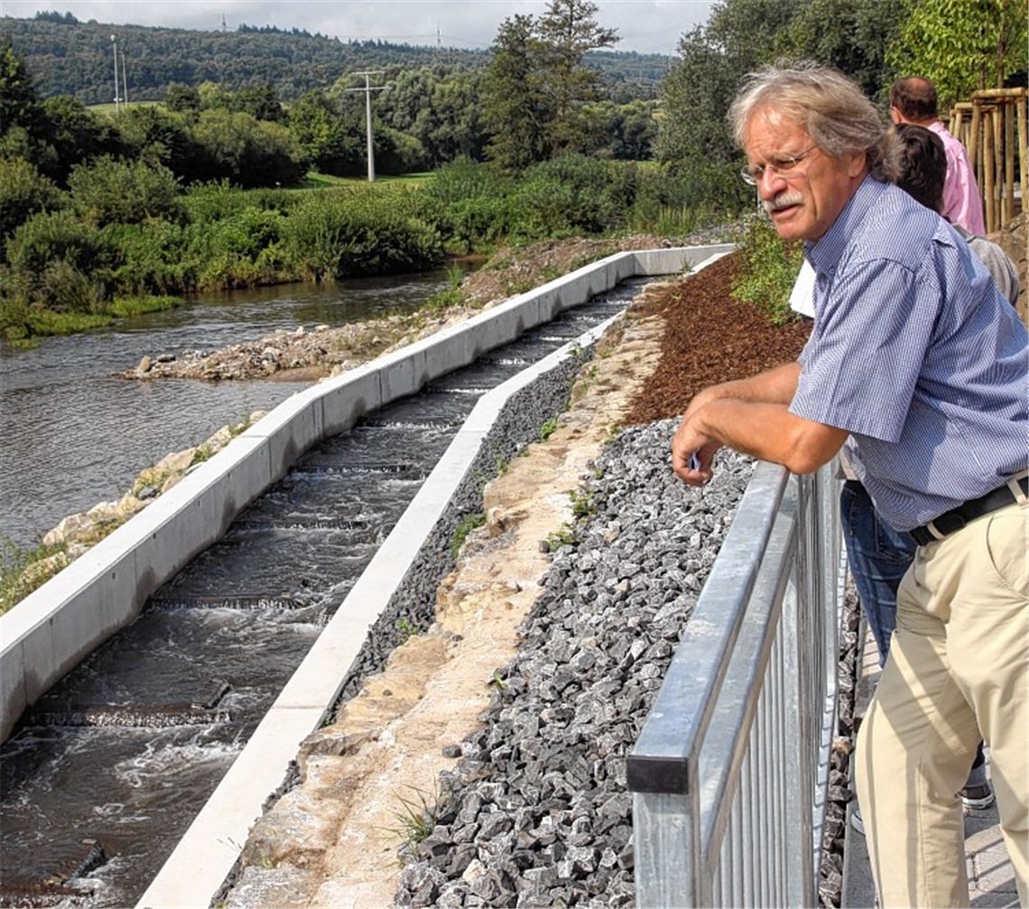 Kräftig investiert: Stadtwerke-Chef Jürgen Meeh an der Lomersheimer Fischtreppe.