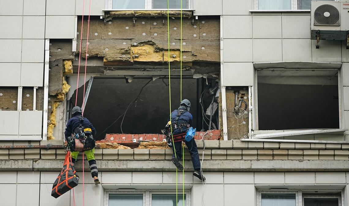 Krasnogorsk bei Moskau: Drohnenangriff beschädigt Wohnhaus