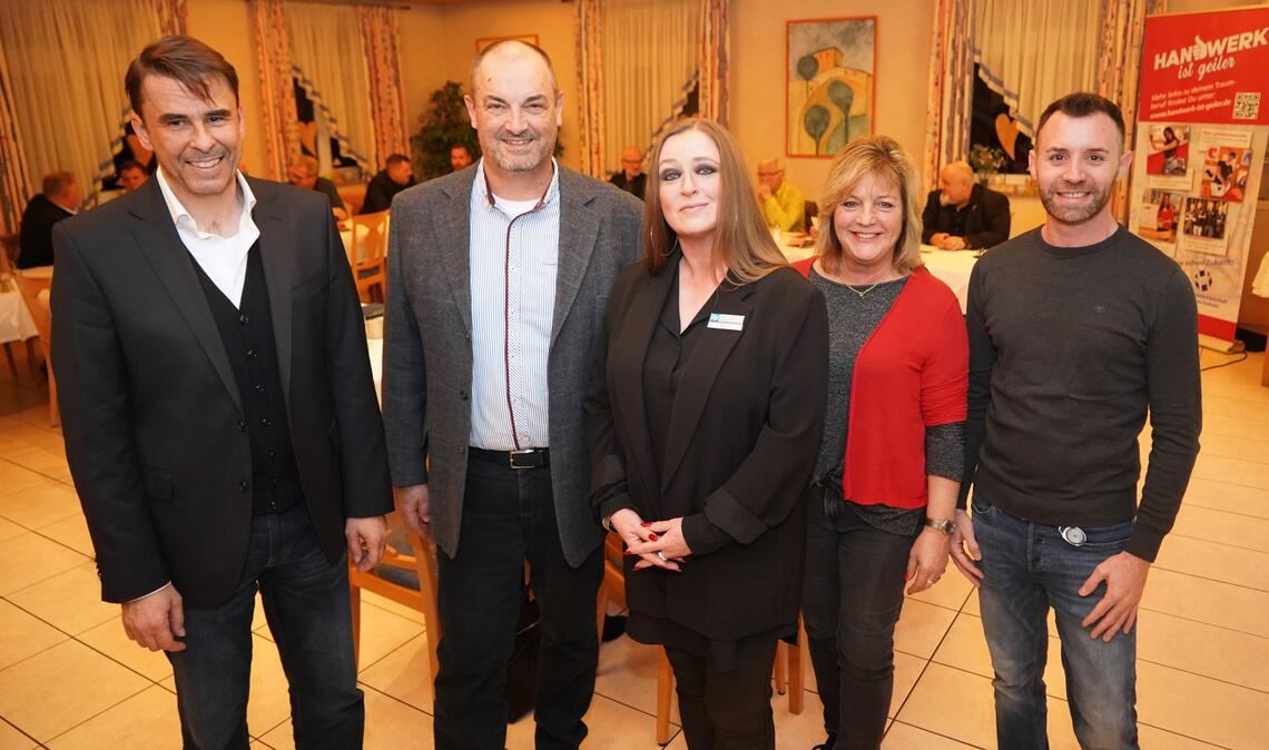 Kreishandwerksmeister Frank Herrmann, Geschäftsführer Matthias Morlock, Simone Zipperle vom Bildungszentrum Donner und Partner sowie Silvia Heinkel und Alessandro La Corte von der Arbeitsagentur (v.li.) wollen den Fachkräftemangel bekämpfen.Foto: Roller