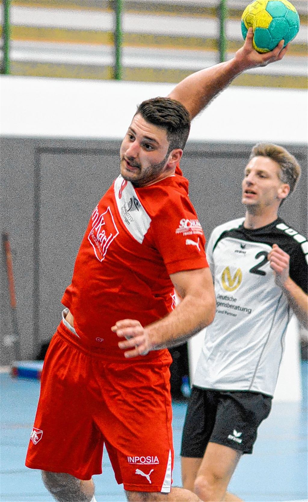 Kreisliga-Schlusslicht SG Pforzheim/Wiernsheim (in Weiß) hat beim starken TSV Knittlingen das Nachsehen.