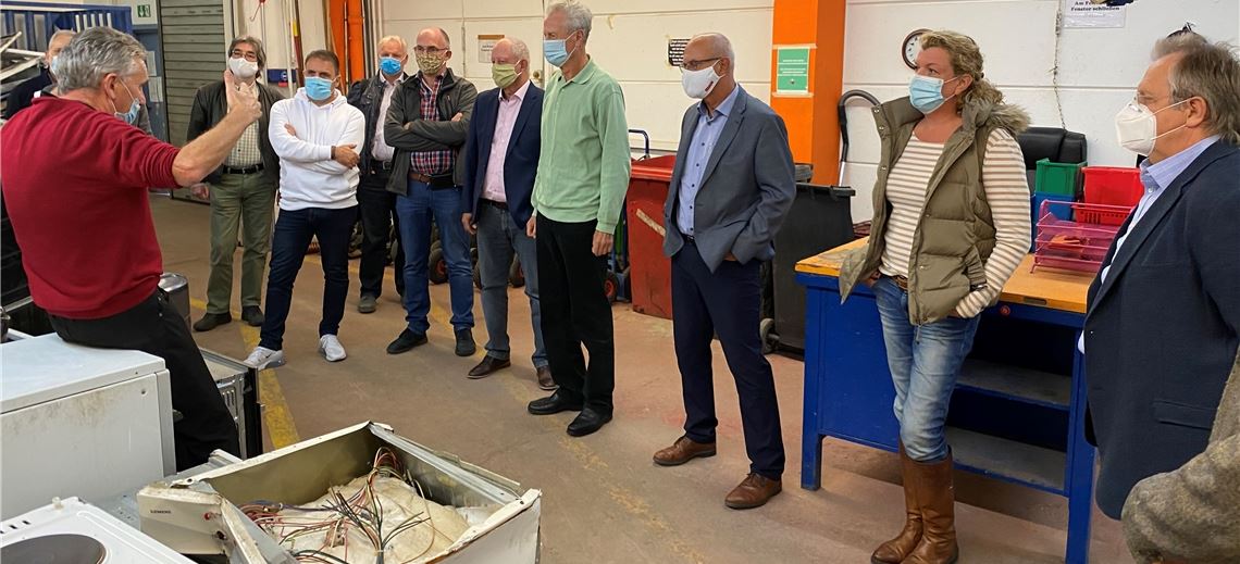 Kreisräte der Fraktion der Freien Wähler bei ihrem Besuch der GSI in Mühlacker. Foto: privat