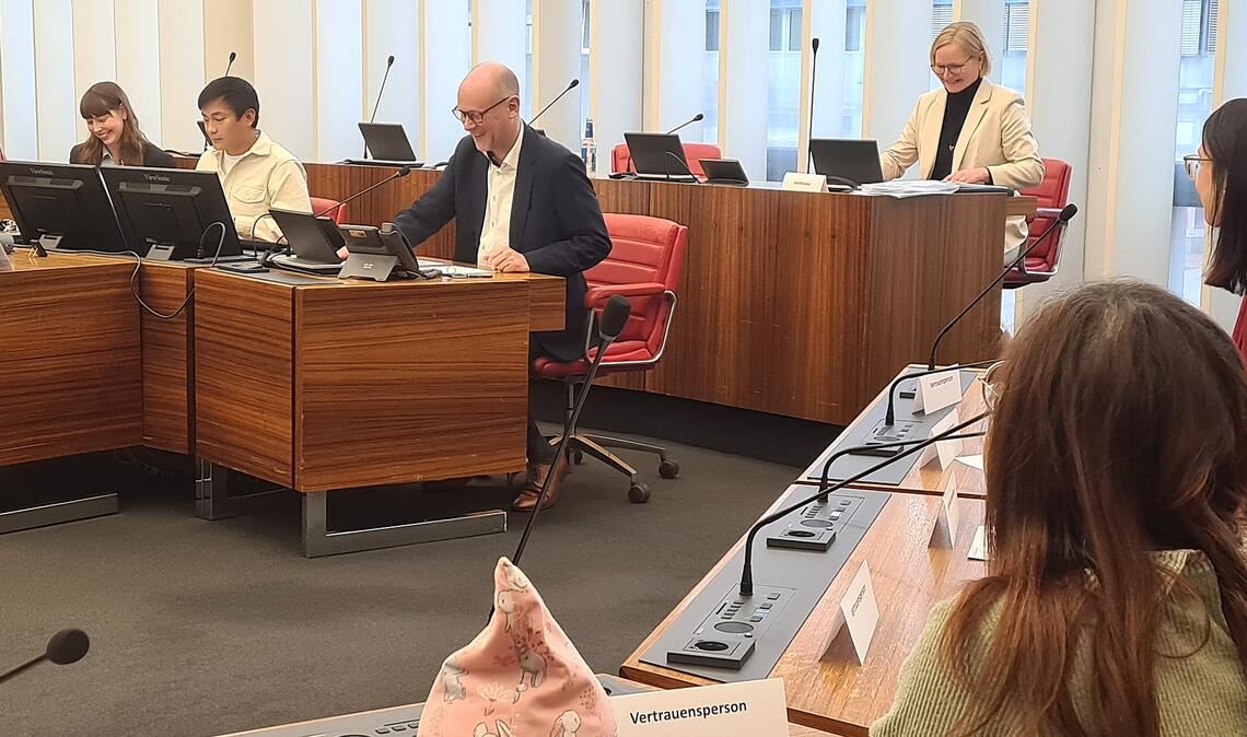 Kreiswahlleiter Dirk Büscher (3.v.li.) bei der Sitzung des Kreiswahlausschusses. Foto: Peche