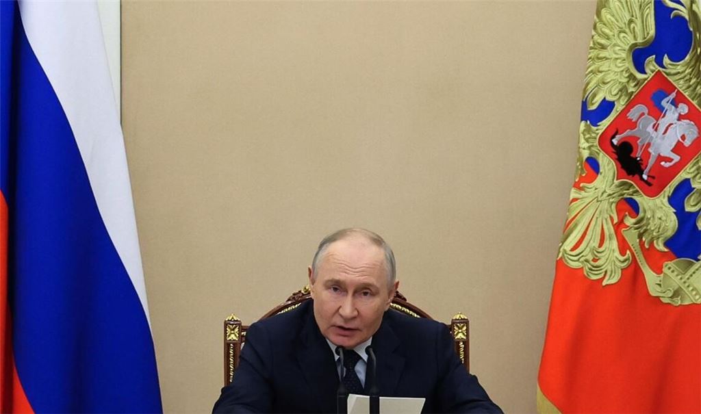 Kremlchef Putin fordert von der Regierung Maßnahmen zum Ankurbeln der mauen Wirtschaft. (Archivbild)